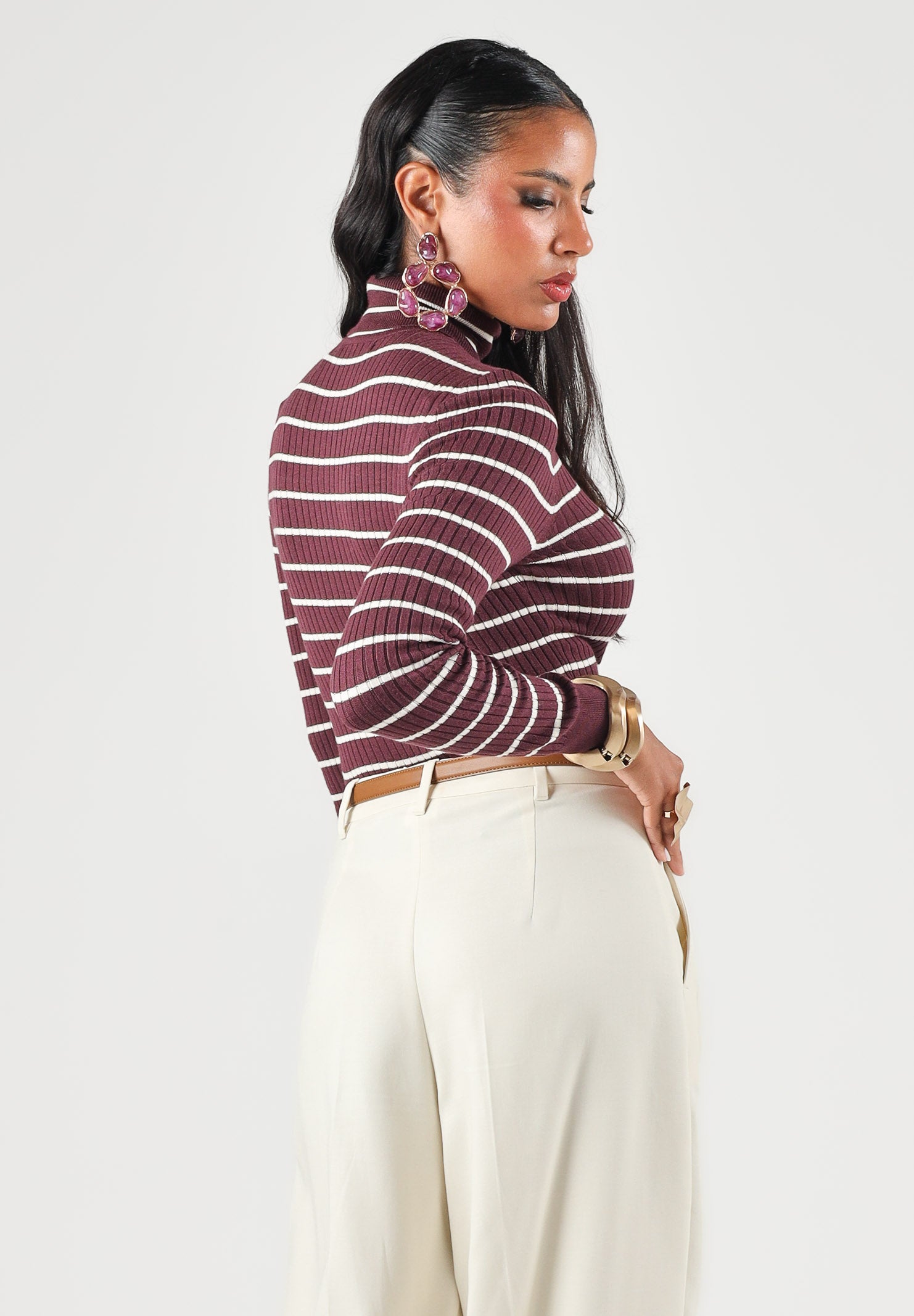 ONLY Dolcevita rigato bordeaux per donna con collo alto e motivo a righe orizzontali bianche. 15165075 FI ONLY 