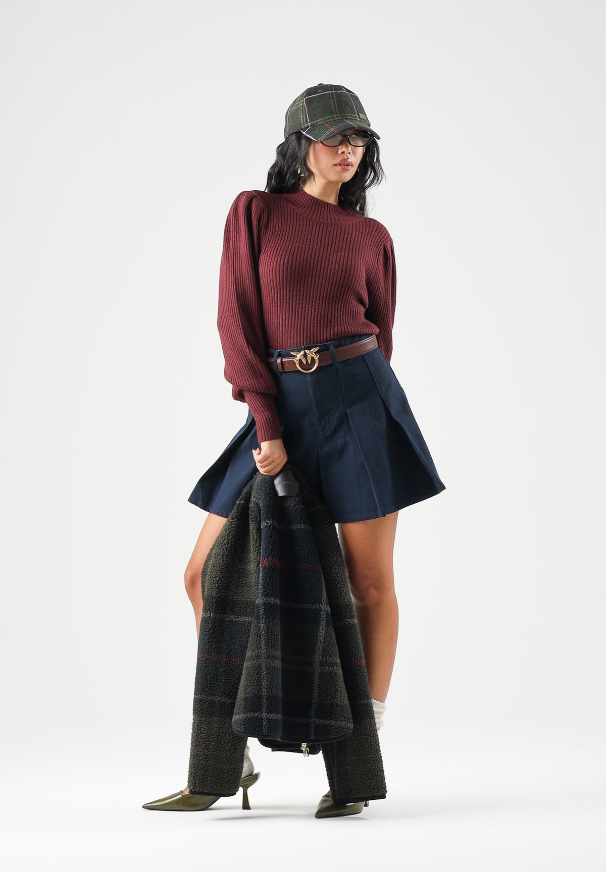 ONLY Dolcevita bordeaux per donna con maniche a palloncino e costine sottili. 15232494 FI ONLY 