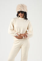 ONLY Maglia collo alto ONLENYA Birch bianco avorio da donna, in morbida maglia, con maniche lunghe, spalle scese, polsini e fondo rifiniti a costine. 15302262 BI ONLY 