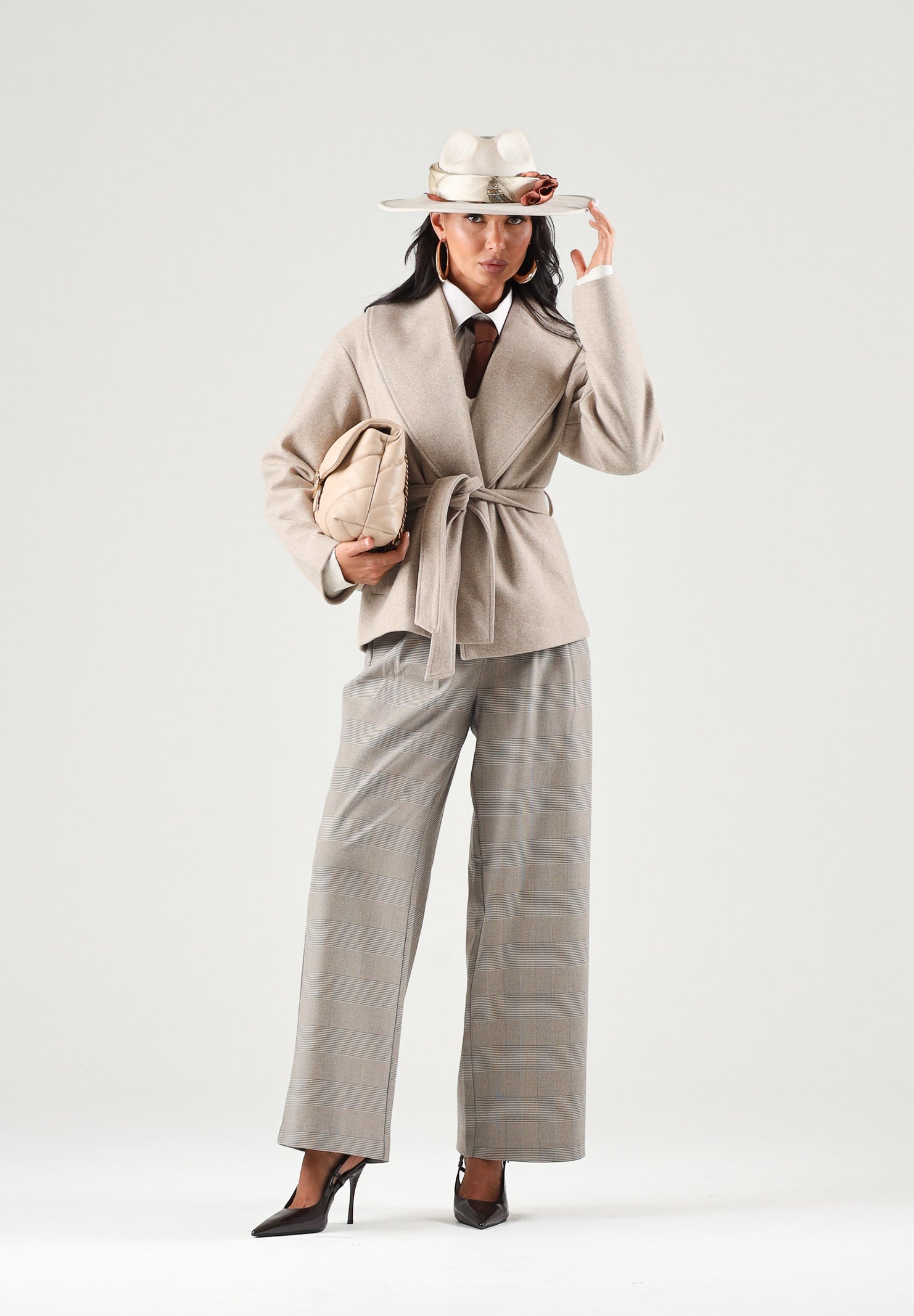 ONLY Cappotto corto ONLLOU SHORT WRAP  beige da donna con cintura da annodare in vita e revers ampi 15314352 FU ONLY 