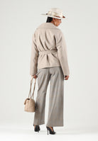ONLY Cappotto corto ONLLOU SHORT WRAP  beige da donna con cintura da annodare in vita e revers ampi 15314352 FU ONLY 