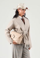 ONLY Cappotto corto ONLLOU SHORT WRAP  beige da donna con cintura da annodare in vita e revers ampi 15314352 FU ONLY 