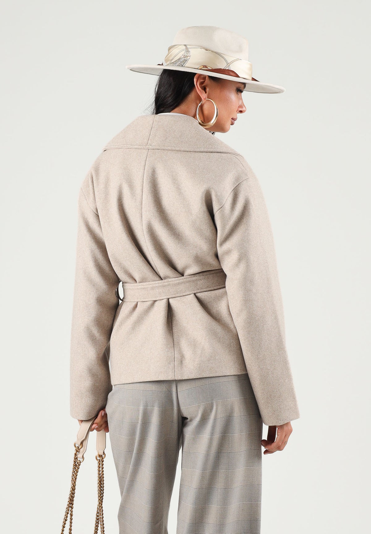 ONLY Cappotto corto ONLLOU SHORT WRAP  beige da donna con cintura da annodare in vita e revers ampi 15314352 FU ONLY 