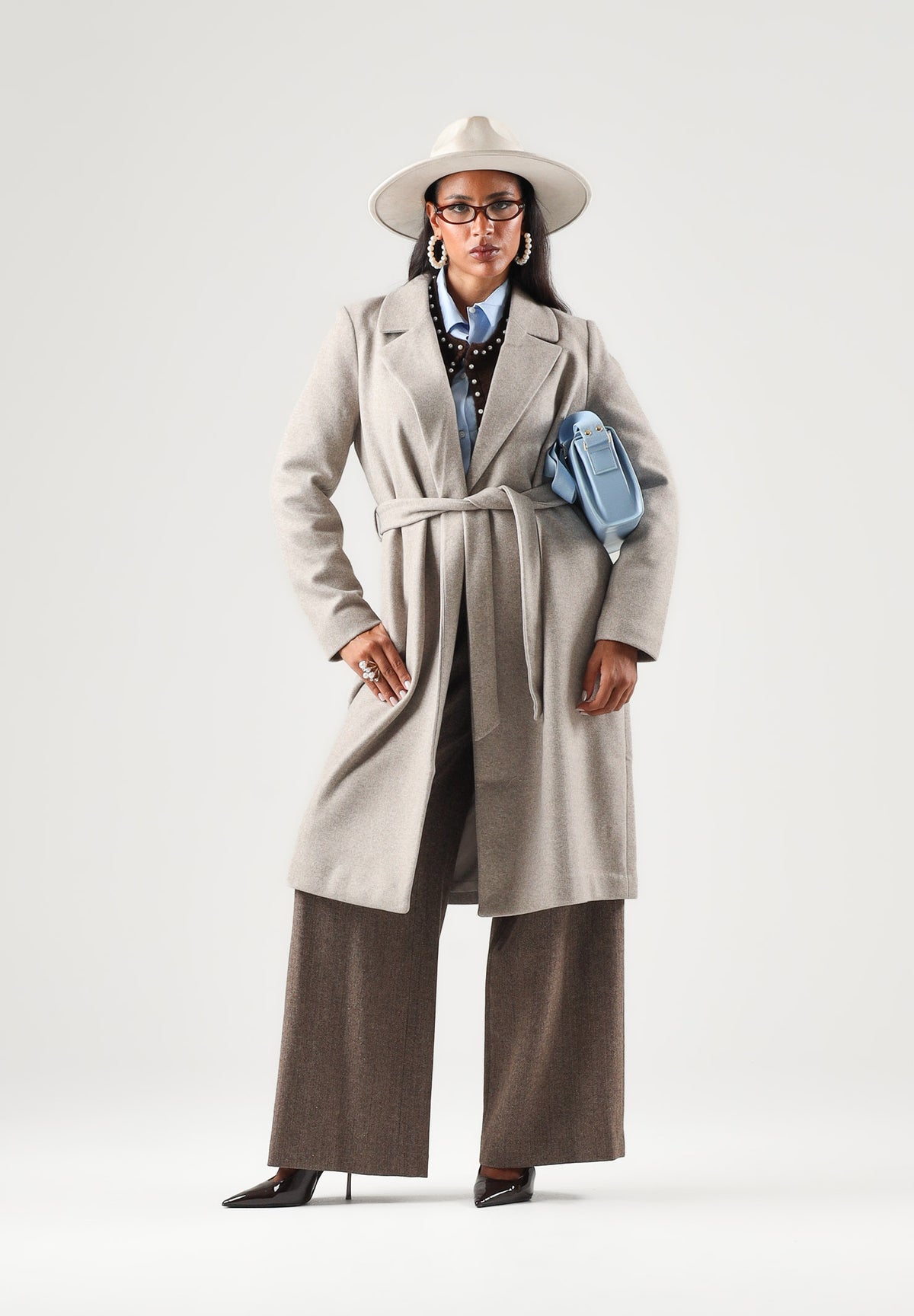 ONLY Cappotto lungo taupe-beige per donna con revers classici e chiusura a portafoglio. 15314362 SI ONLY 