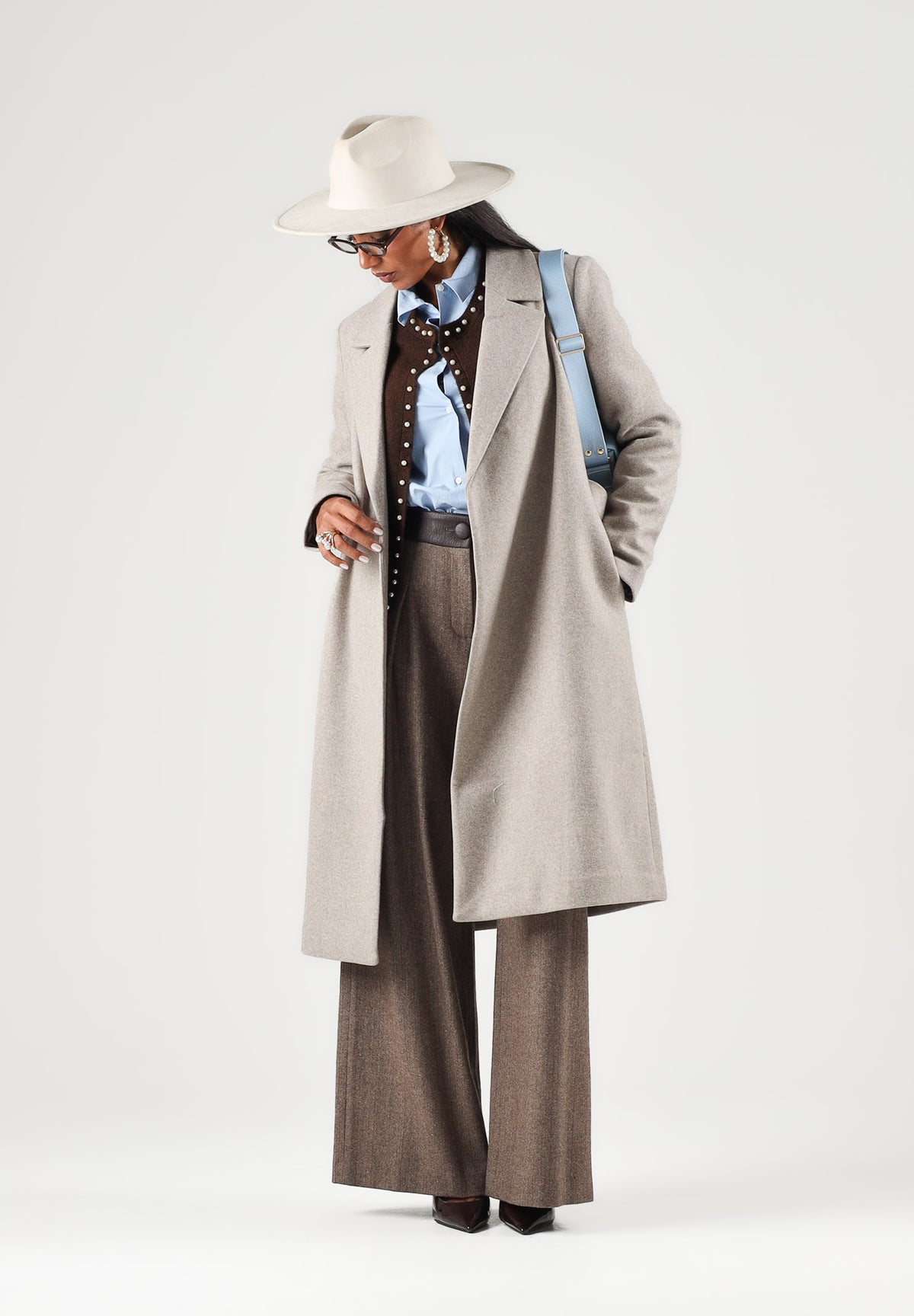 ONLY Cappotto lungo taupe-beige per donna con revers classici e chiusura a portafoglio. 15314362 SI ONLY 