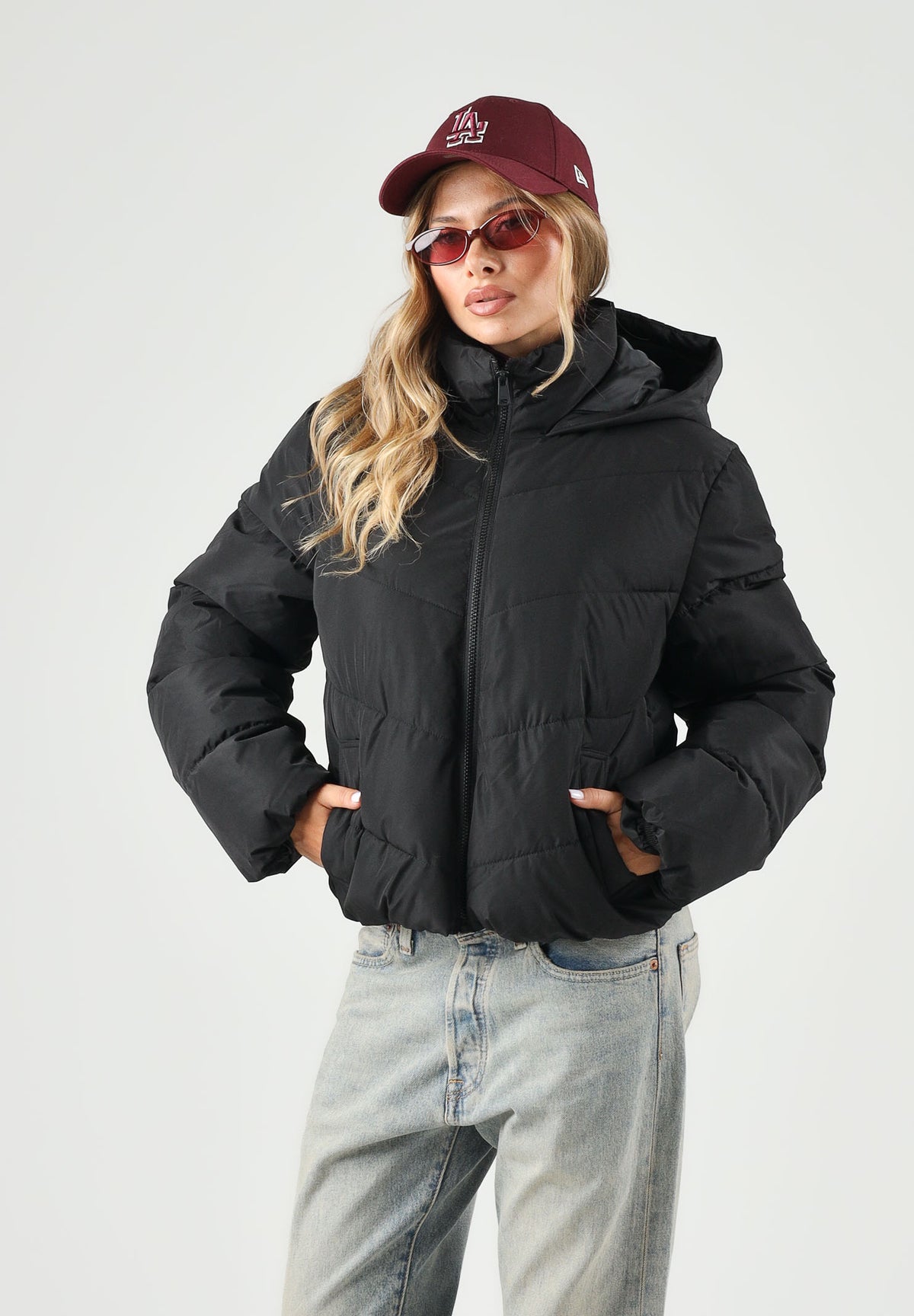 ONLY Piumino ONLCLAIR nero da donna con pratico cappuccio integrato e trapuntatura geometrica 15373797 BL ONLY 