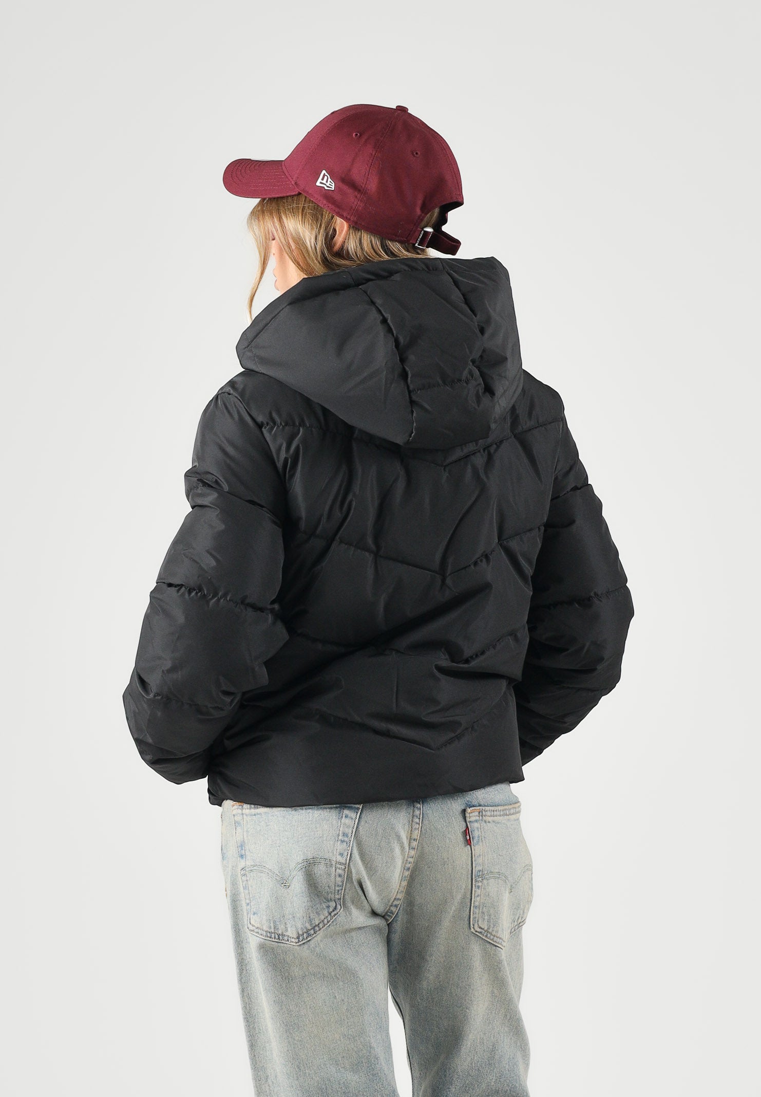 ONLY Piumino ONLCLAIR nero da donna con pratico cappuccio integrato e trapuntatura geometrica 15373797 BL ONLY 