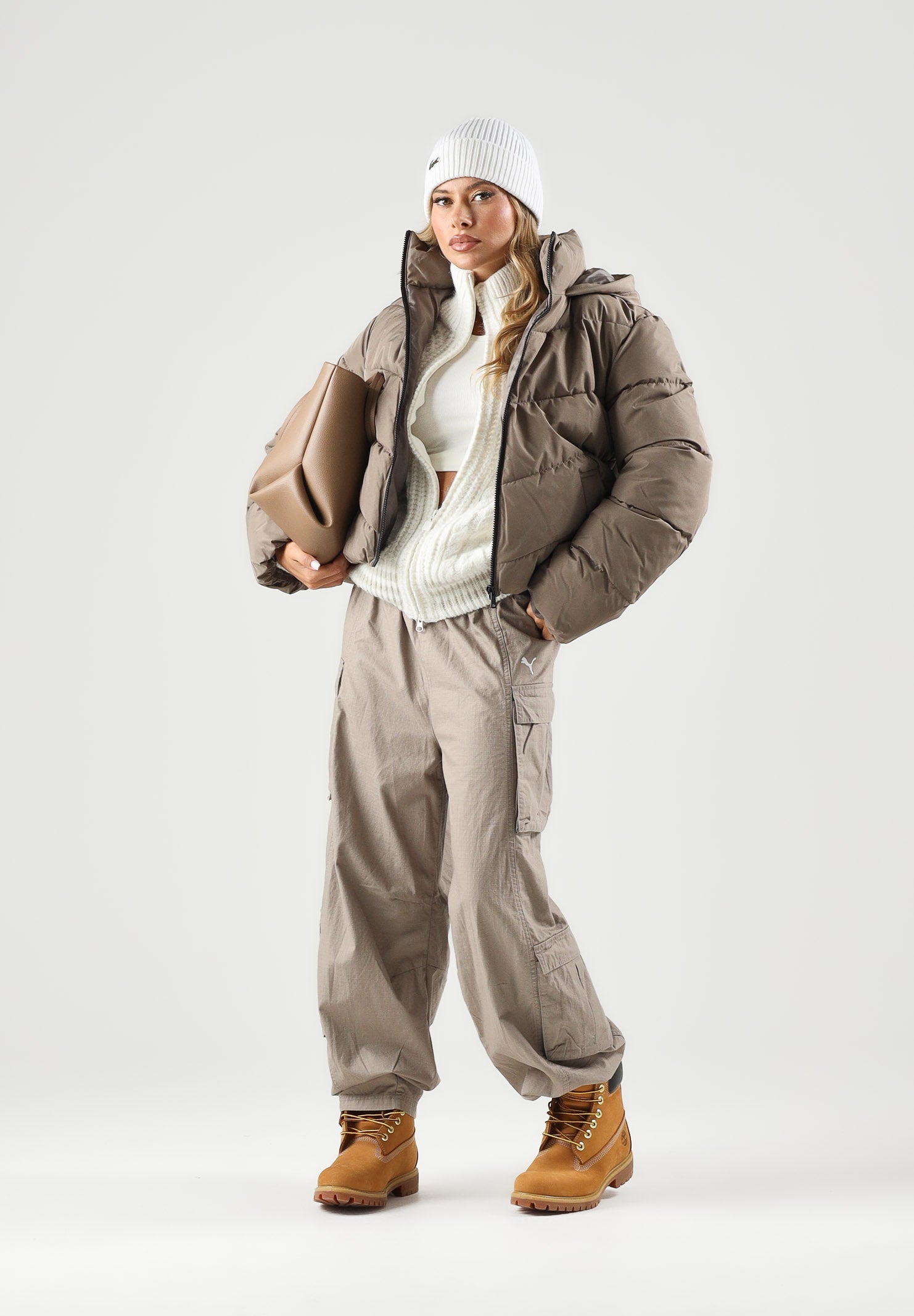 ONLY Piumino ONLCLAIR tortora da donna con pratico cappuccio integrato e trapuntatura geometrica 15373797 WA ONLY 