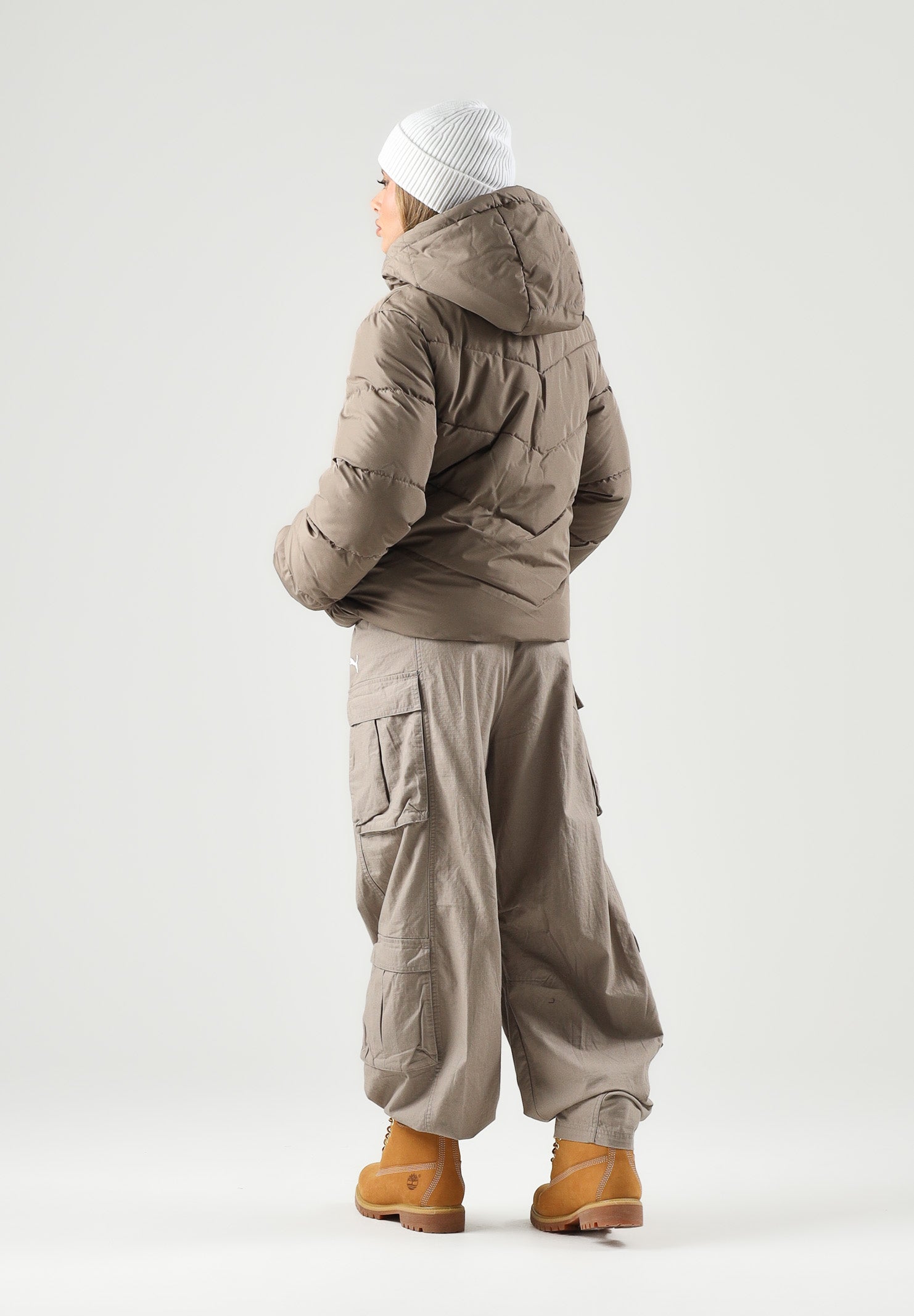 ONLY Piumino ONLCLAIR tortora da donna con pratico cappuccio integrato e trapuntatura geometrica 15373797 WA ONLY 