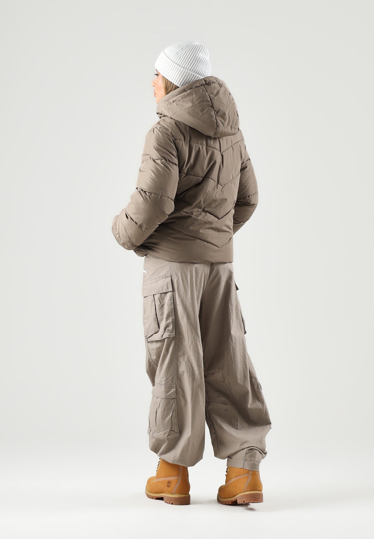 ONLY Piumino ONLCLAIR tortora da donna con pratico cappuccio integrato e trapuntatura geometrica 15373797 WA ONLY 