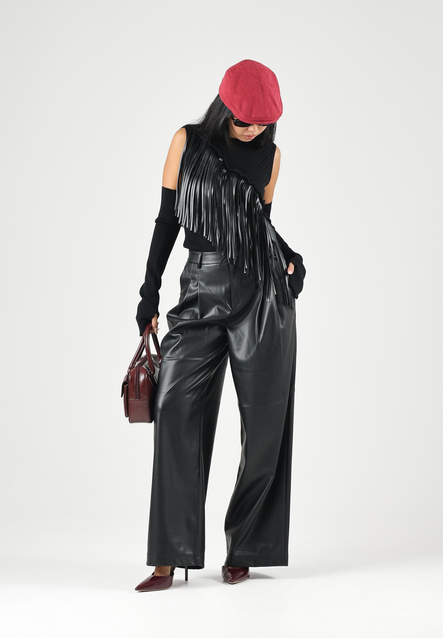 ONLY Pantaloni palazzo ONLNIELLA WIDE LEG FIT neri da donna, in similpelle leggermente lucida, a vita alta con pinces anteriori e gamba ampia 15378766 BL ONLY 