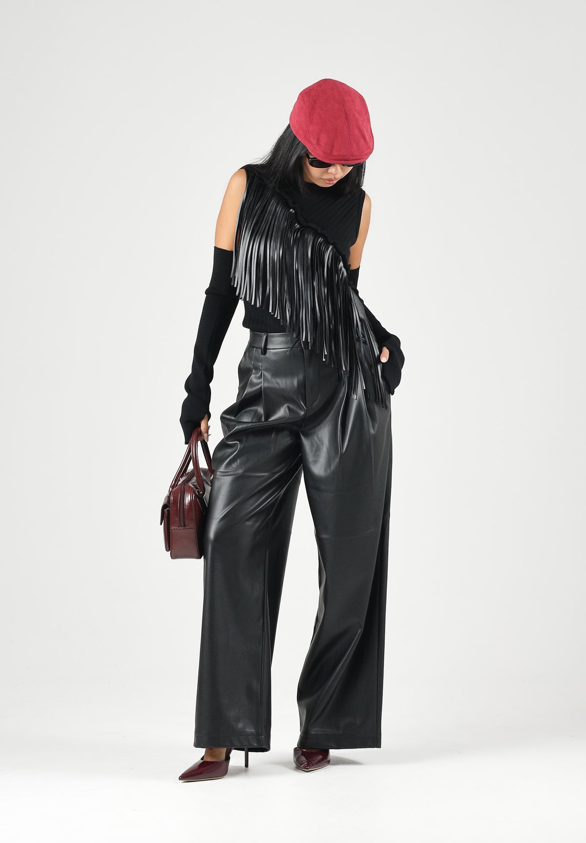 ONLY Pantaloni palazzo ONLNIELLA WIDE LEG FIT neri da donna, in similpelle leggermente lucida, a vita alta con pinces anteriori e gamba ampia 15378766 BL ONLY 