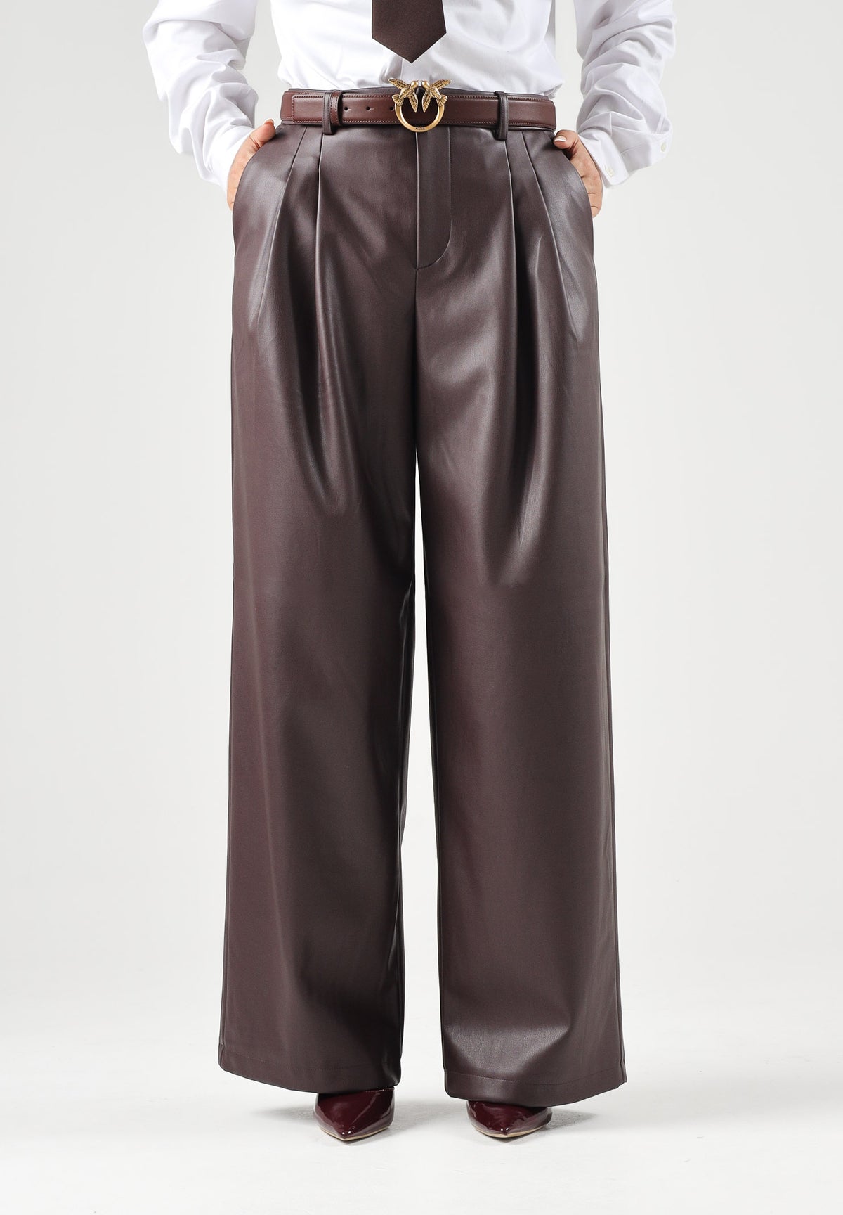 ONLY Pantaloni palazzo ONLNIELLA WIDE LEG FIT Fudge bordeaux scuro da donna, in similpelle, a vita alta con pinces anteriori e gamba ampia 15378766 FU ONLY 