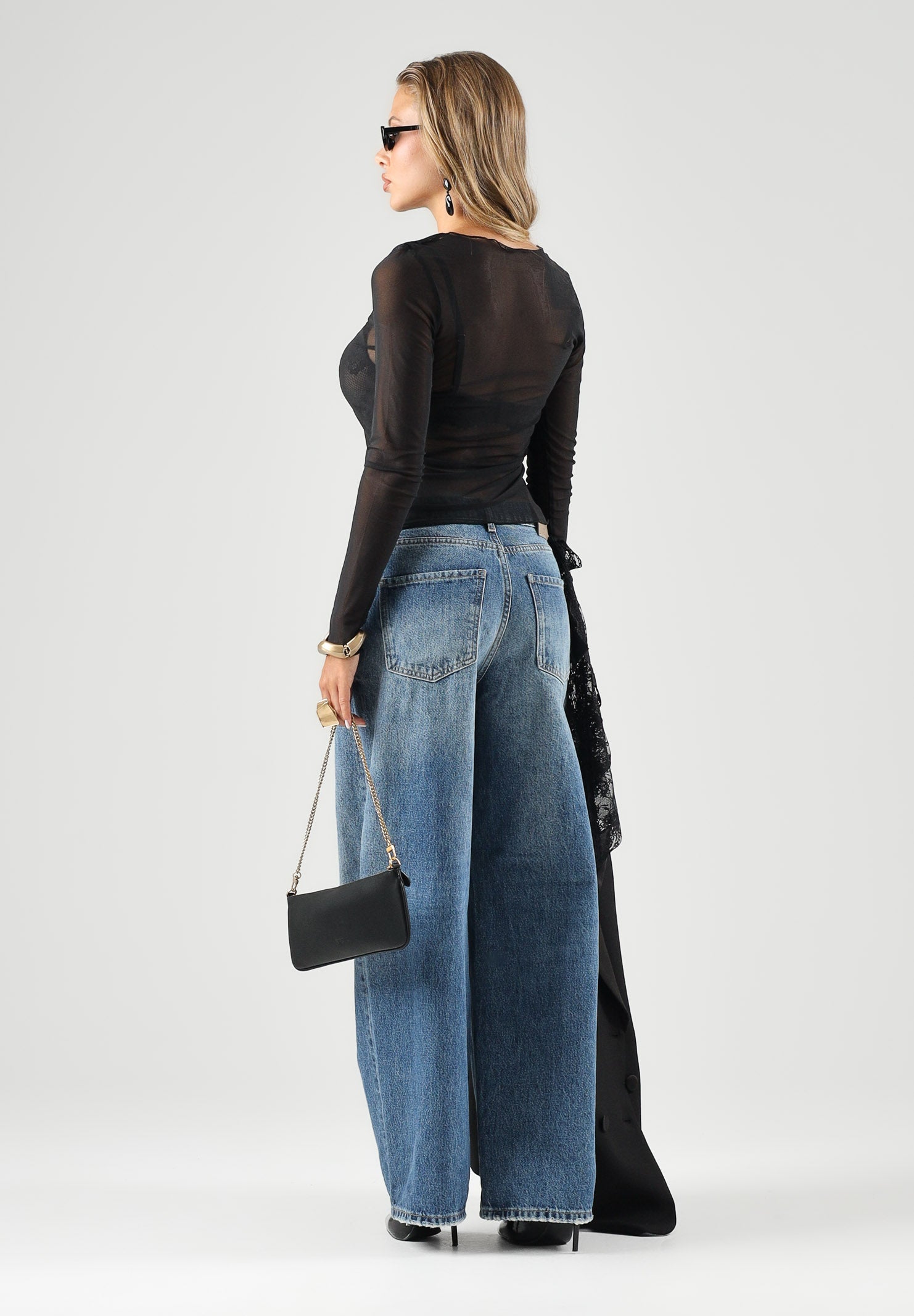 ONLY Jeans ONLBELLE blu denim medio da donna con inserto in pizzo asimmetrico e strappi decorativi 15381848 MEBL ONLY 