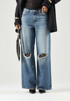 ONLY Jeans ONLBELLE blu denim medio da donna con inserto in pizzo asimmetrico e strappi decorativi 15381848 MEBL ONLY 