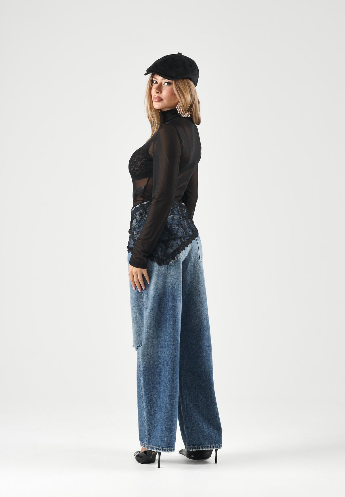 ONLY Jeans ONLBELLE blu denim medio da donna con inserto in pizzo asimmetrico e strappi decorativi 15381848 MEBL ONLY 
