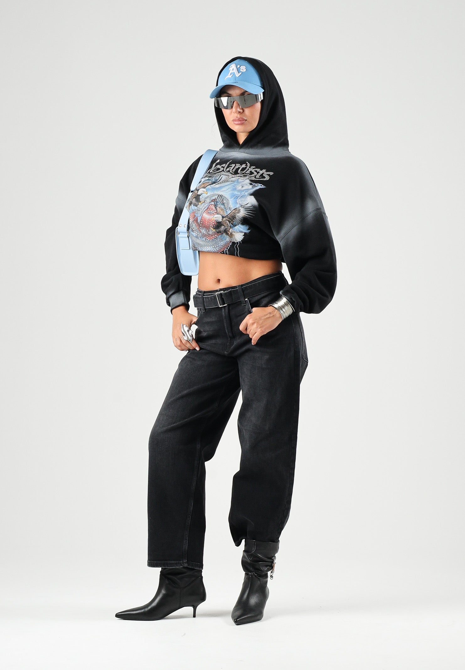 ONLY Jeans FENANDA nero slavato per donna con cintura integrata e linea barrel alla caviglia. 15382421 WA ONLY 