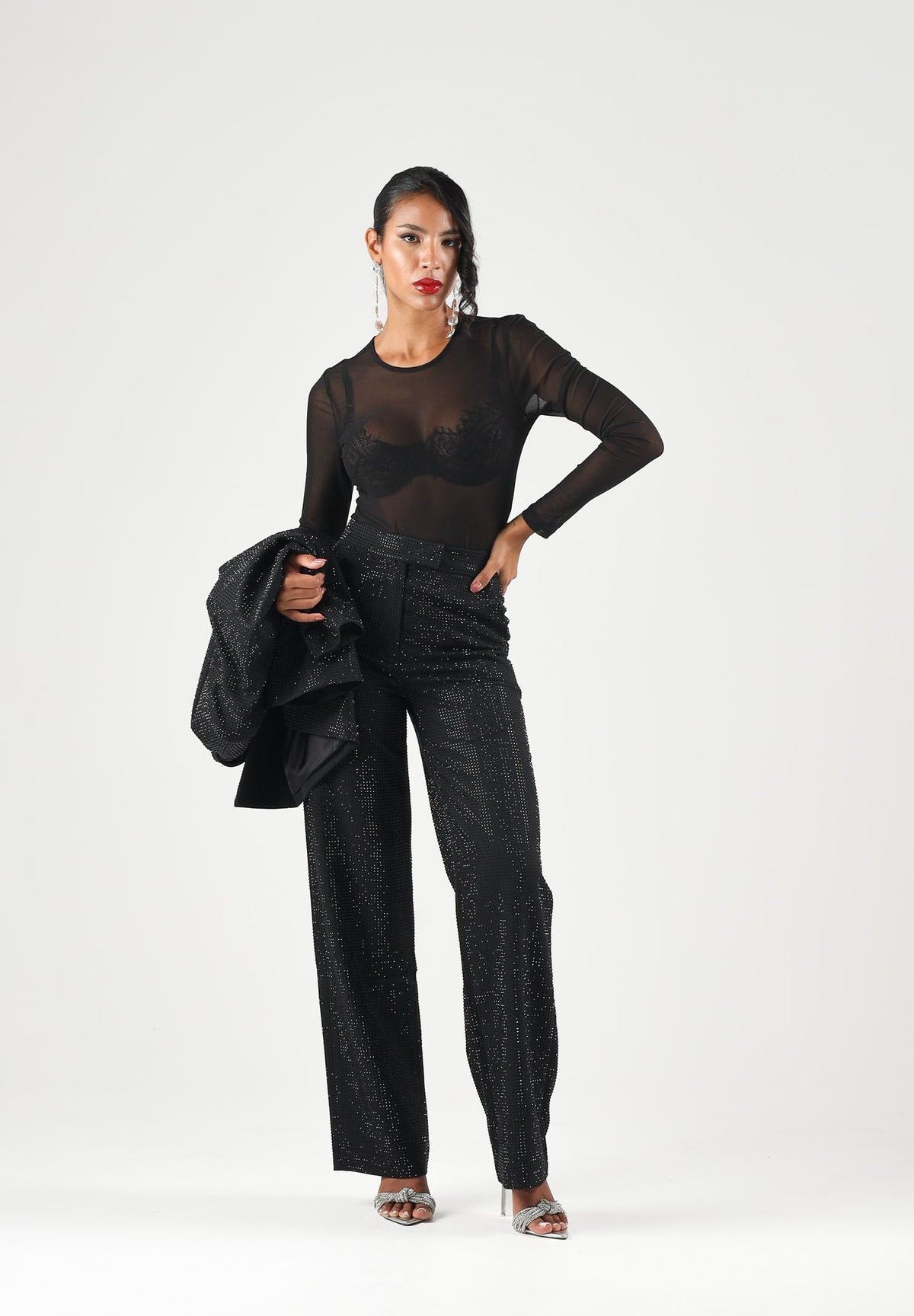 ONLY Top ONLOPUS L/S MESH Black nero da donna in tessuto mesh trasparente ed elasticizzato, con girocollo, maniche lunghe,  design essenziale a tinta unita.<BR/> 15384893 BL ONLY 