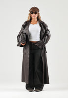 ONLY Top smanicato bianco per donna con scollo rotondo e applicazioni metalliche sul colletto. 15385401 BRWH ONLY 