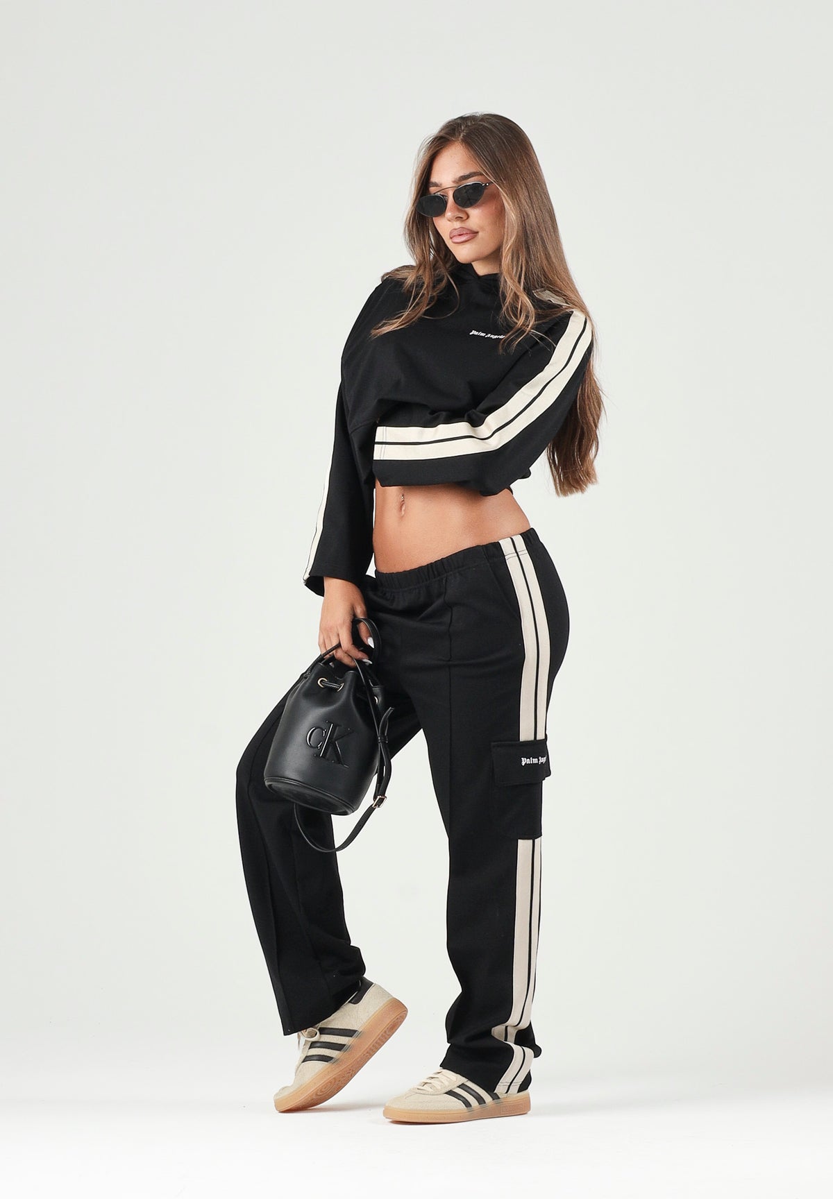 PALM ANGELS Pantaloni cargo neri per donna, ragazza e bambina con tasche applicate e logo stampato. F6PAJGFP040 110 PALM ANGELS 
