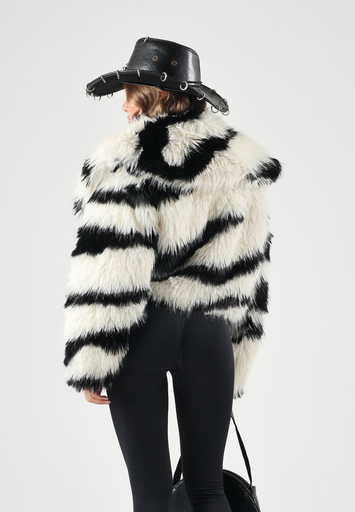 PATRIZIA PEPE Pelliccia ZEBRA FUR bianco e nero da donna con motivo animalier 2O0061E0015 J372 PATRIZIA PEPE 