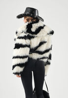 PATRIZIA PEPE Pelliccia ZEBRA FUR bianco e nero da donna con motivo animalier 2O0061E0015 J372 PATRIZIA PEPE 