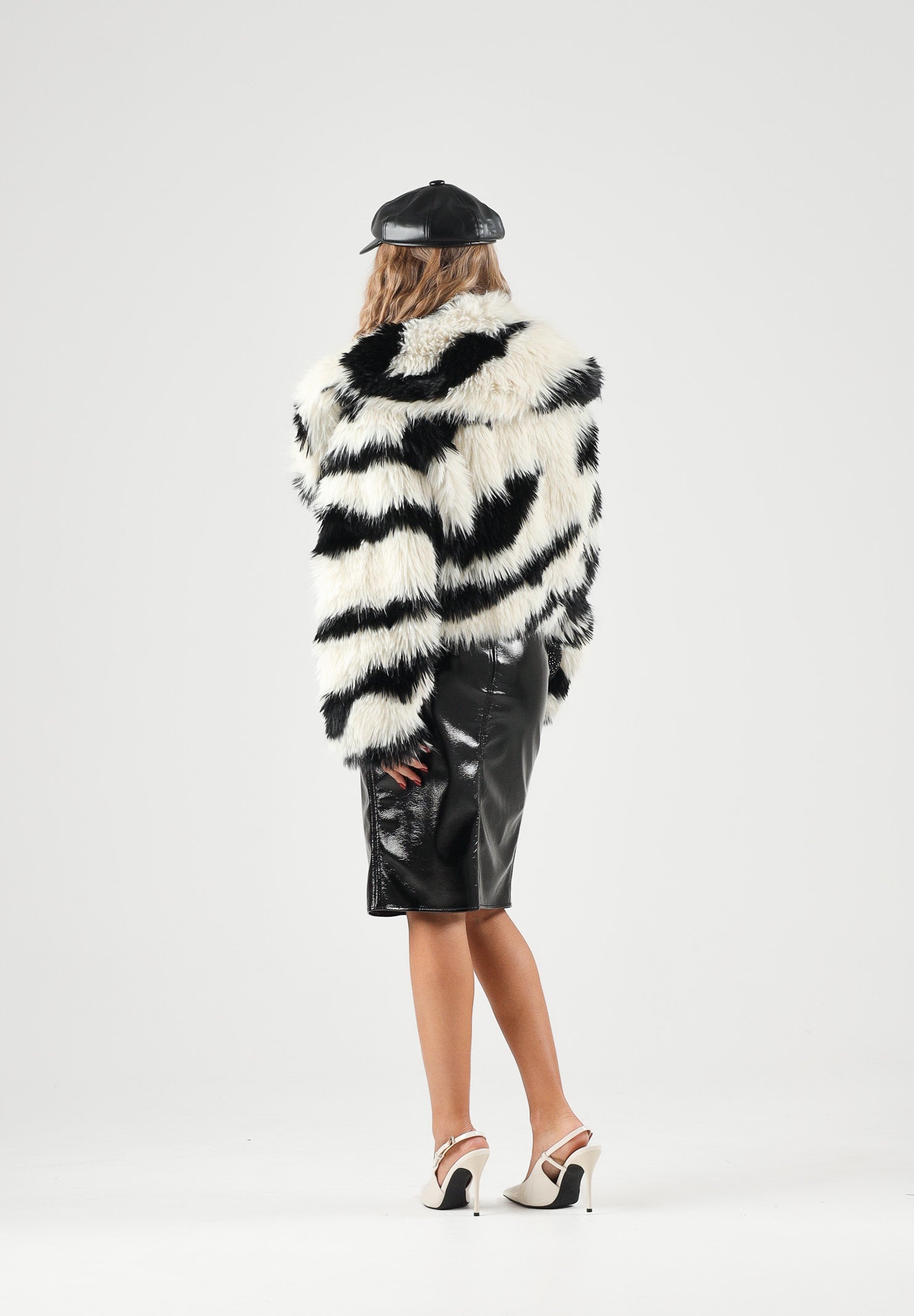 PATRIZIA PEPE Pelliccia ZEBRA FUR bianco e nero da donna con motivo animalier 2O0061E0015 J372 PATRIZIA PEPE 