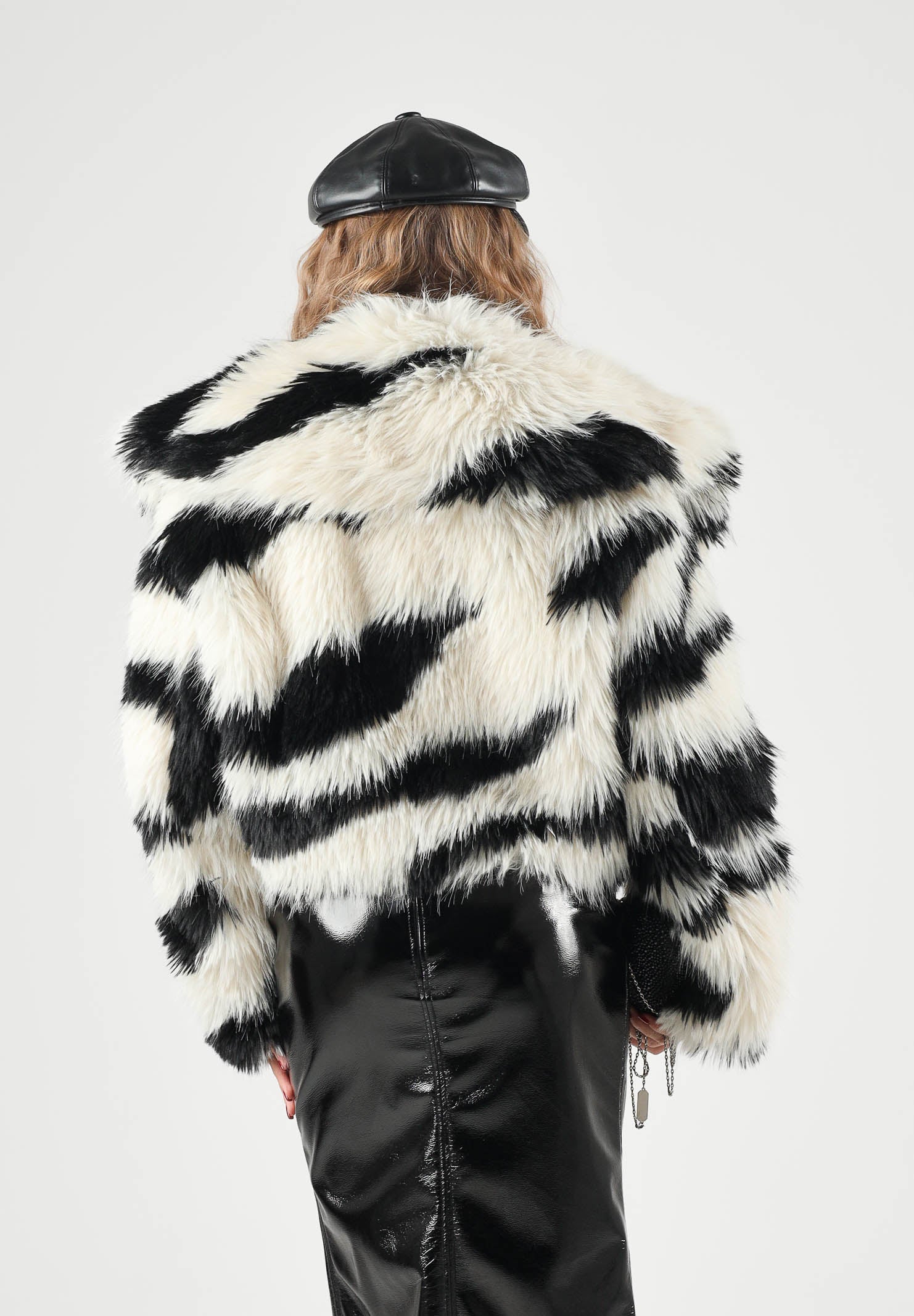 PATRIZIA PEPE Pelliccia ZEBRA FUR bianco e nero da donna con motivo animalier 2O0061E0015 J372 PATRIZIA PEPE 