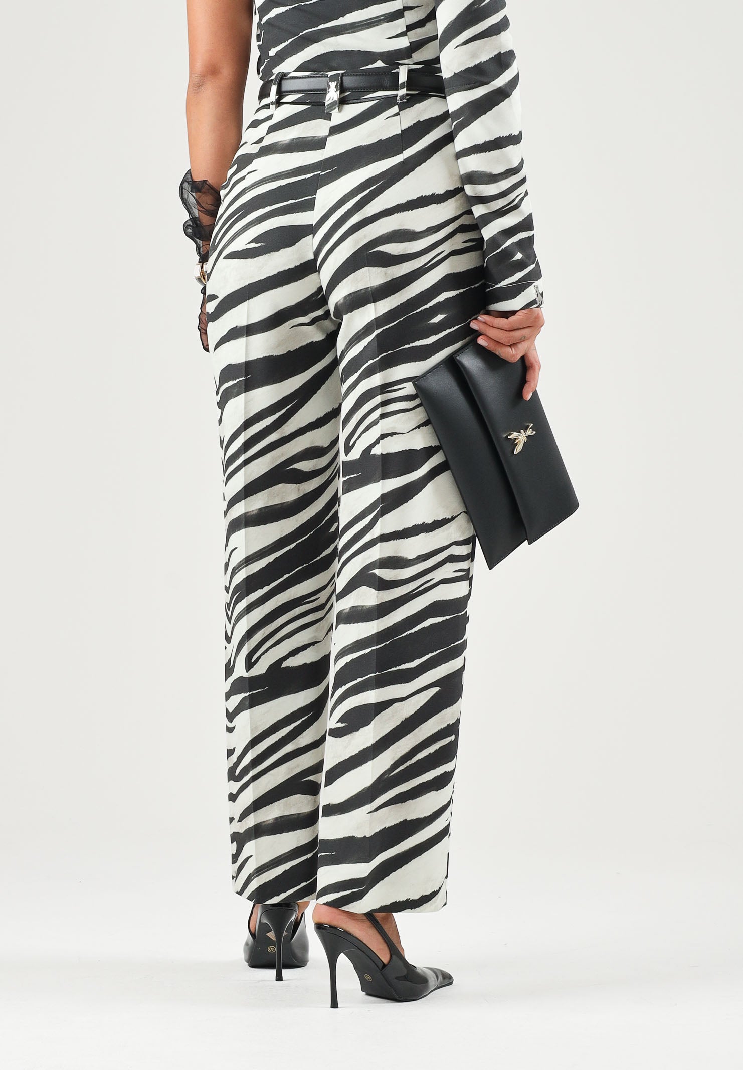 PATRIZIA PEPE Pantaloni eleganti nero e bianco da donna con motivo animalier zebrato e linea dritta. 2P0068C0280 J373 PATRIZIA PEPE 