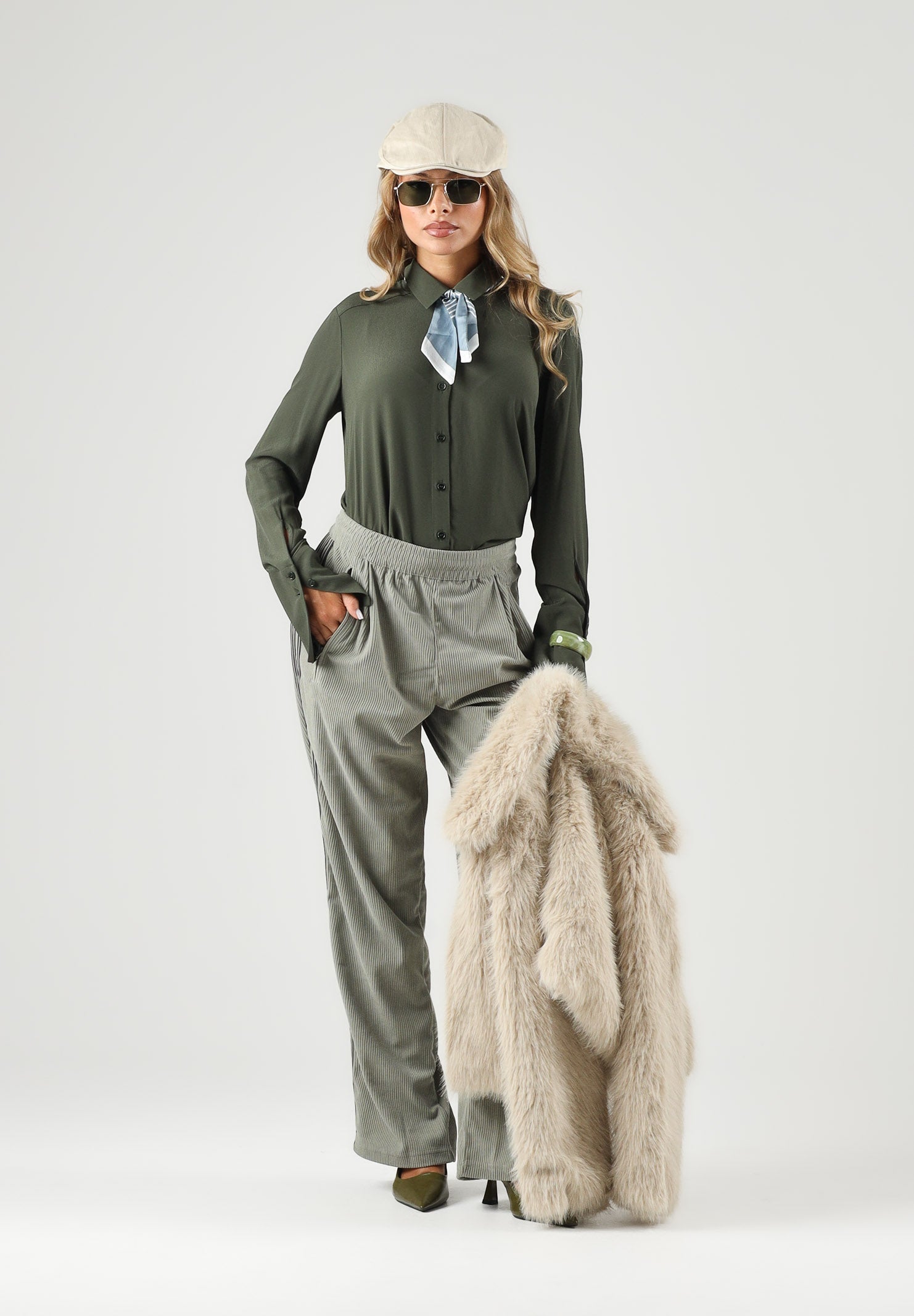PATRIZIA PEPE Camicia manica lunga verde scuro da donna con colletto classico e chiusura frontale con bottoni 8C0075A8I1 G639 PATRIZIA PEPE 