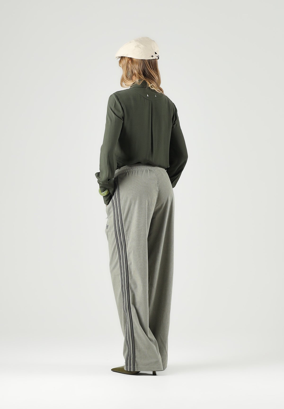 PATRIZIA PEPE Camicia manica lunga verde scuro da donna con colletto classico e chiusura frontale con bottoni 8C0075A8I1 G639 PATRIZIA PEPE 