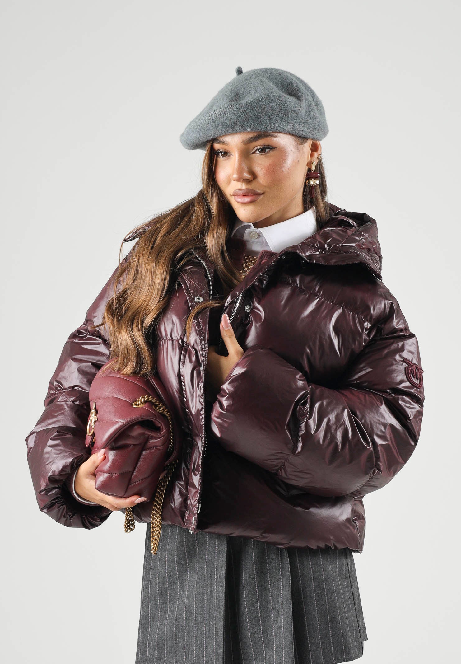 PINKO Piumino IMPASTO bordeaux scuro da donna con finitura semilucida e cappuccio avvolgente. 105656A3FI RR7 PINKO 