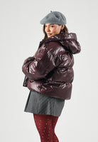 PINKO Piumino IMPASTO bordeaux scuro da donna con finitura semilucida e cappuccio avvolgente. 105656A3FI RR7 PINKO 