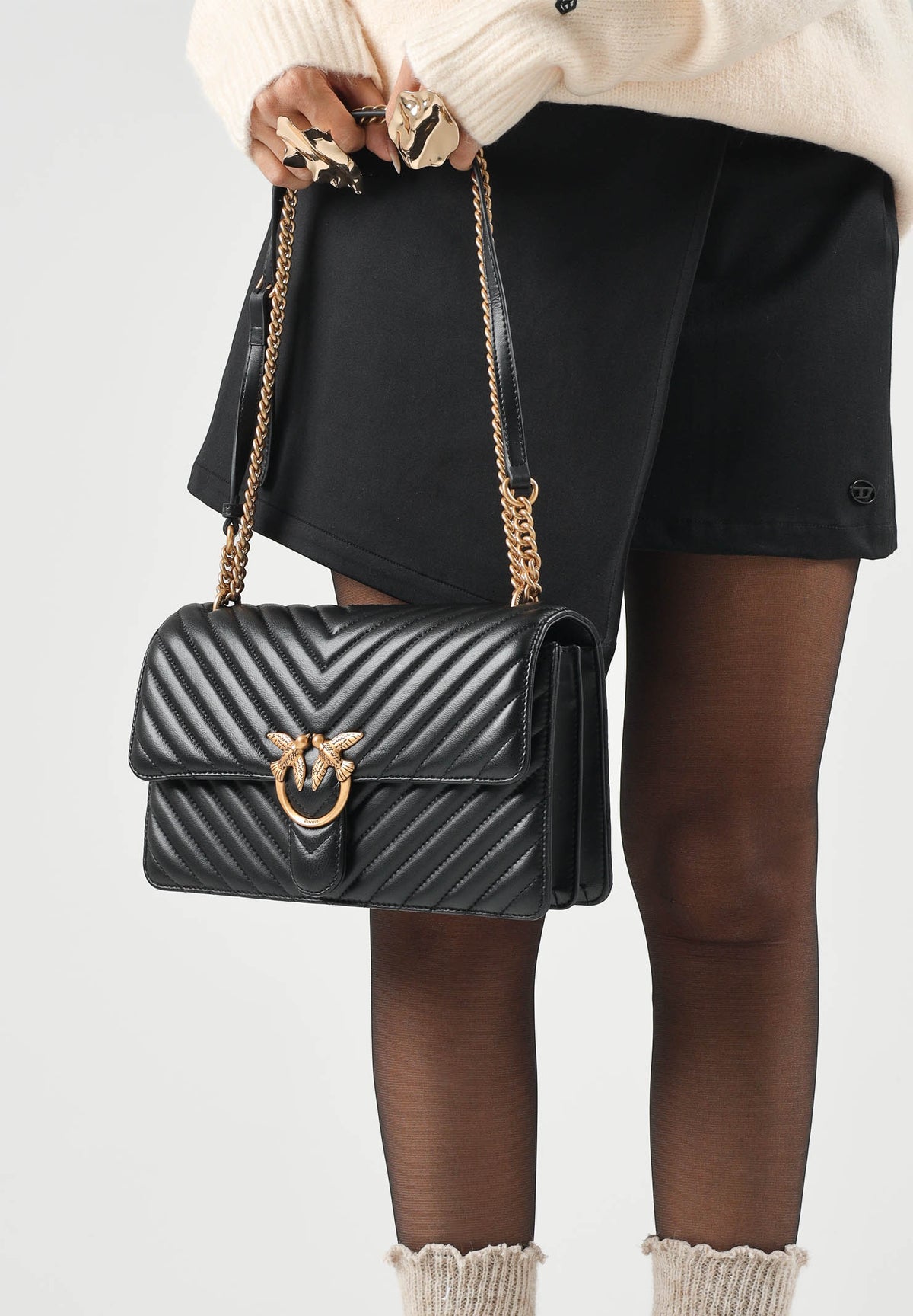 PINKO Borsa a tracolla LOVE CLASSIC MEDIUM CHEVRON nera da donna con lavorazione trapuntata chevron. 107619A0GK Z99Q PINKO 