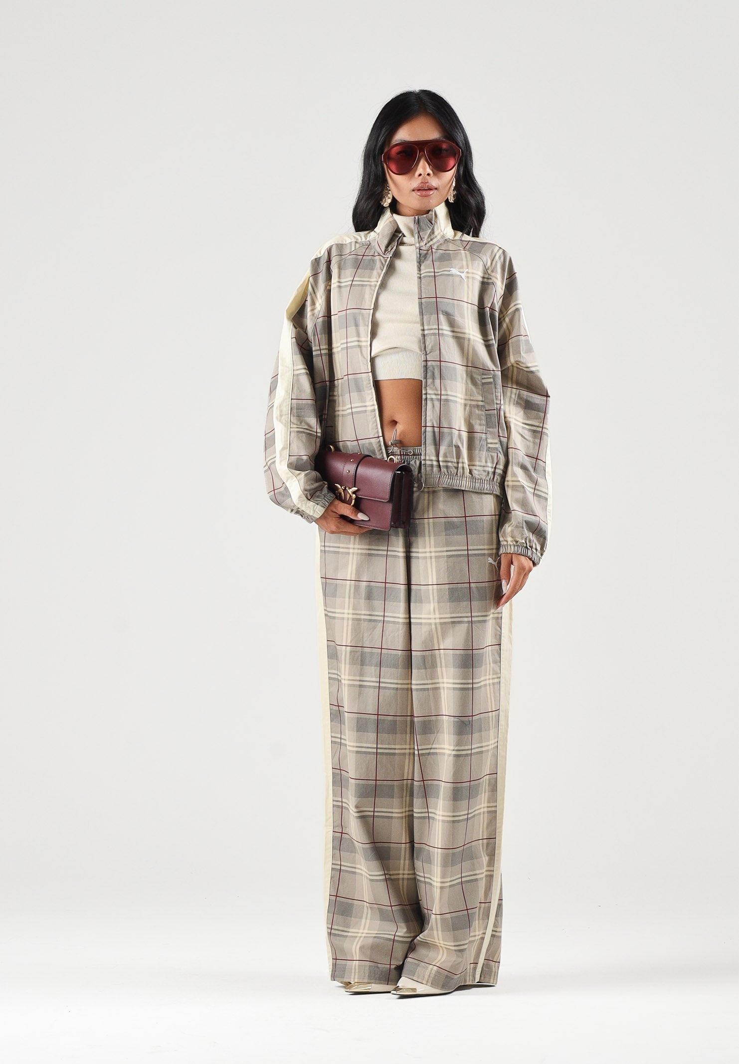 PUMA Giacca a vento Tartan beige per donna con motivo a quadri, collo alto e strisce laterali a contrasto. 636628 81 PUMA 
