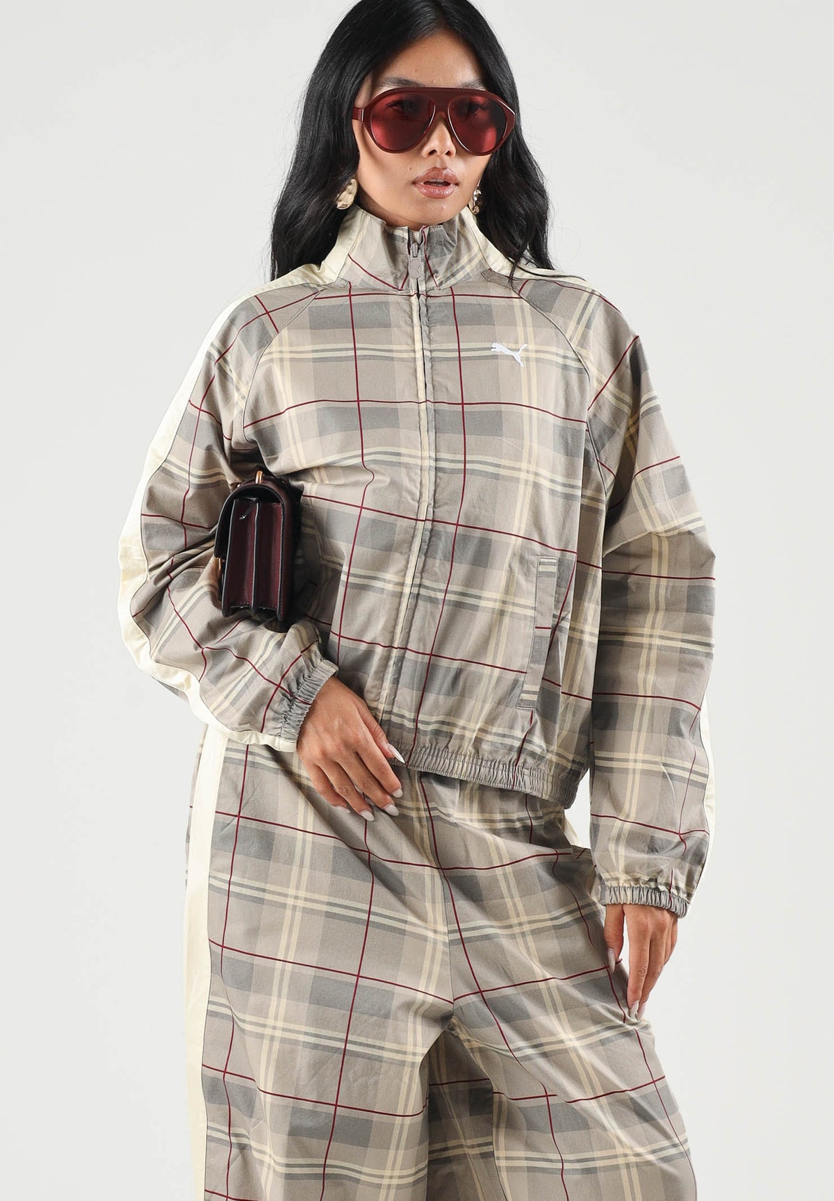 PUMA Giacca a vento Tartan beige per donna con motivo a quadri, collo alto e strisce laterali a contrasto. 636628 81 PUMA 