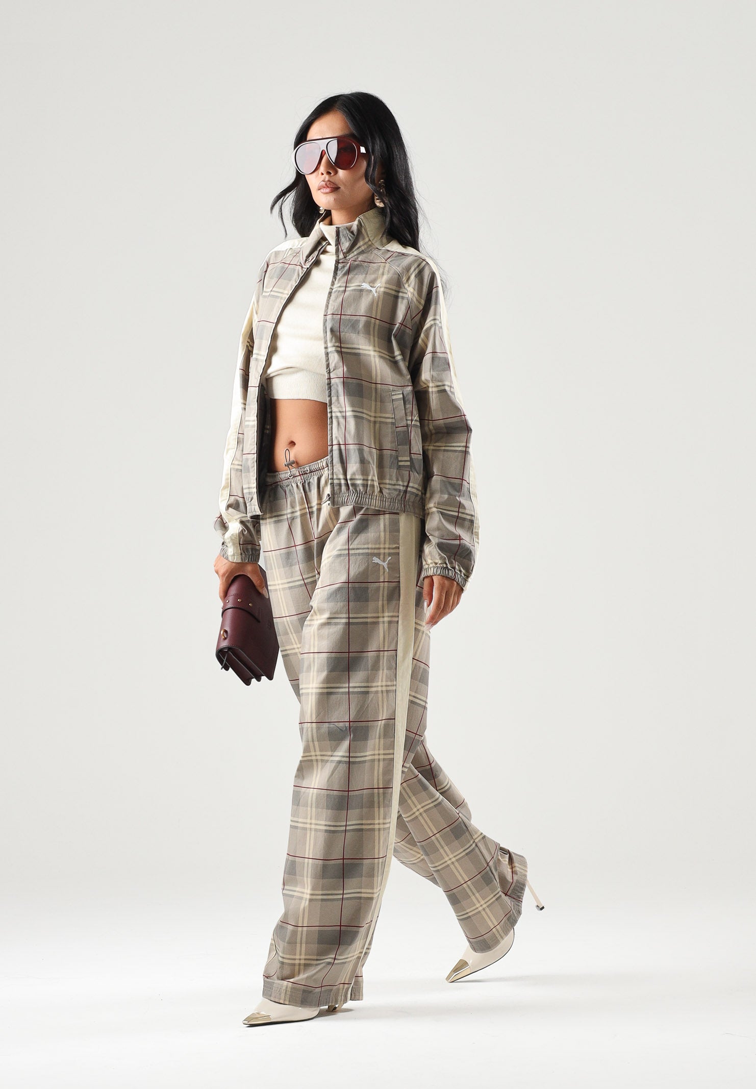 PUMA Pantalone RELAXED TARTAN beige da donna con motivo a quadri, bande laterali 636629 81 PUMA 