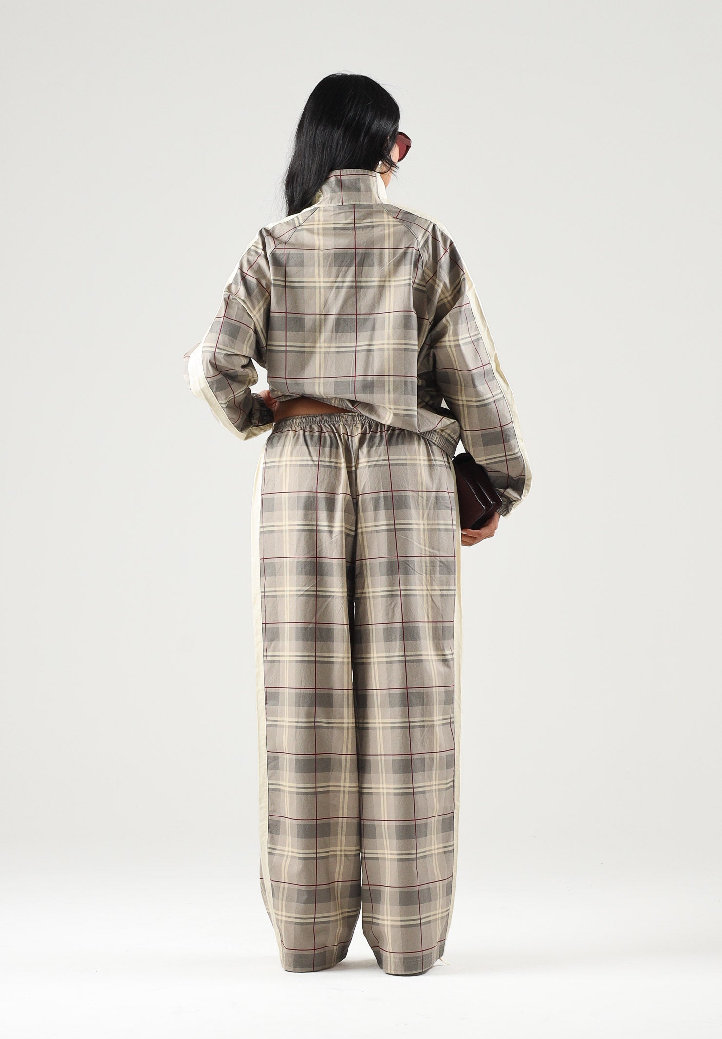 PUMA Pantalone RELAXED TARTAN beige da donna con motivo a quadri, bande laterali 636629 81 PUMA 