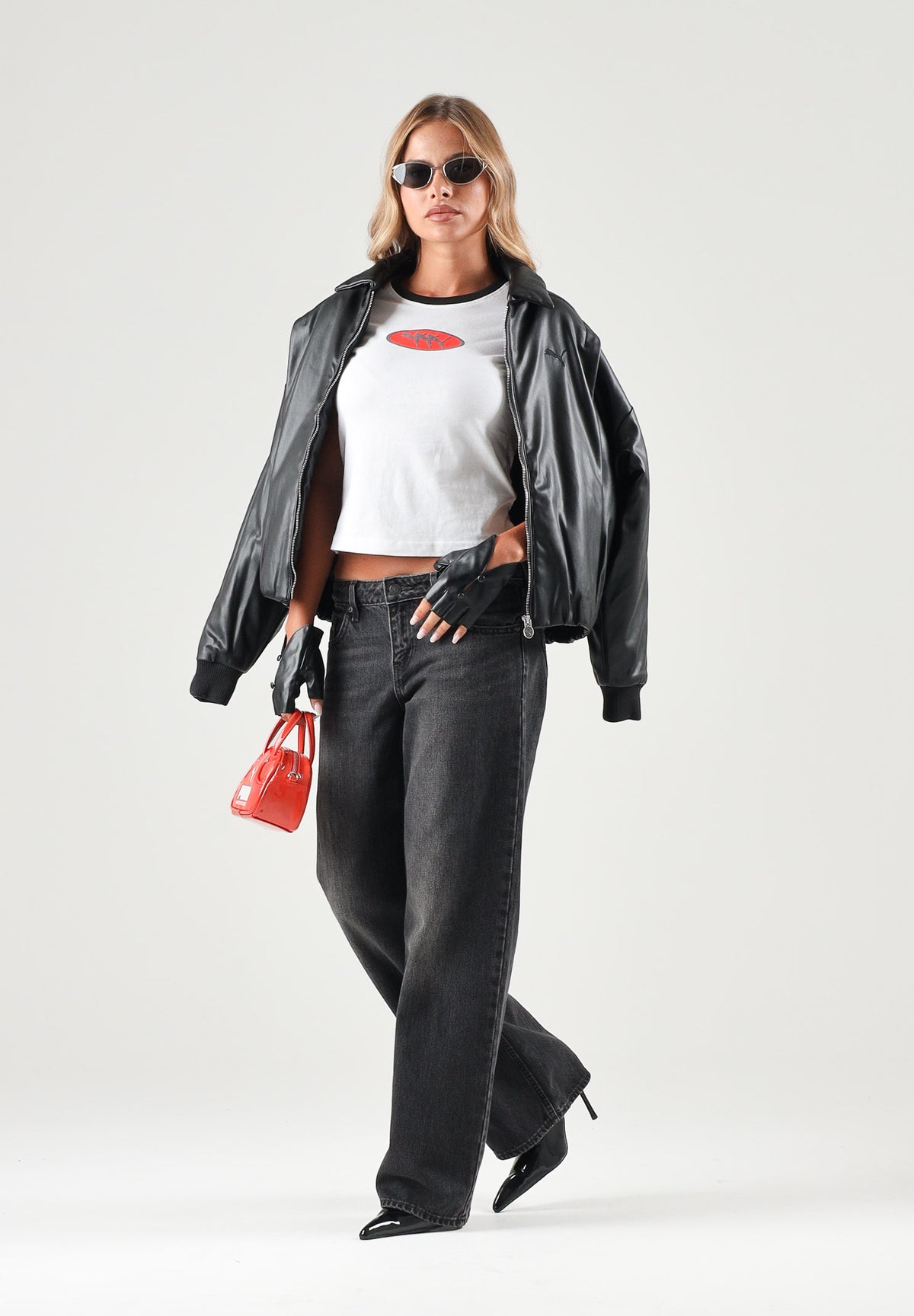 PUMA T-shirt manica corta DARE TO GRAPHIC  bianca da donna con bordi a contrasto e grafica logo sul petto. 636646 02 PUMA 