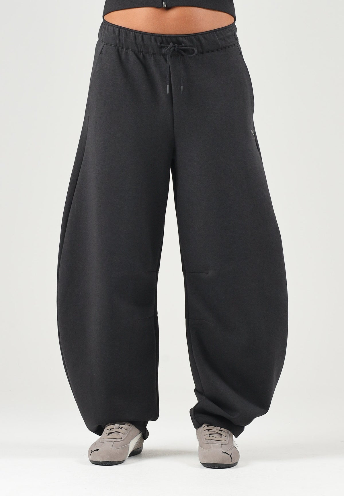 PUMA Pantalone PUMATECH nero da donna con linea balloon, vita elasticizzata e coulisse 636659 01 PUMA 