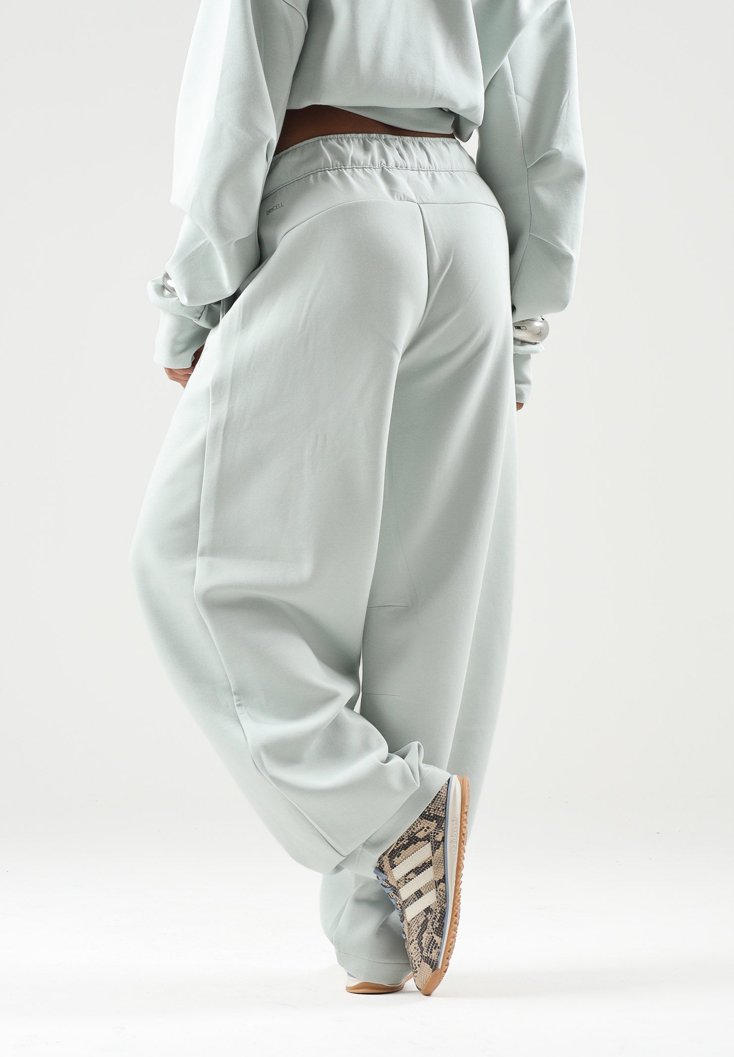 PUMA Pantalone PUMATECH verde acqua  da donna con linea balloon, vita elasticizzata e coulisse 636659 29 PUMA 