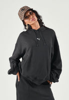 PUMA Felpa con cappuccio ESSENTIALS nera da donna con tasca a marsupio e taglio abbondante. 636672 01 PUMA 