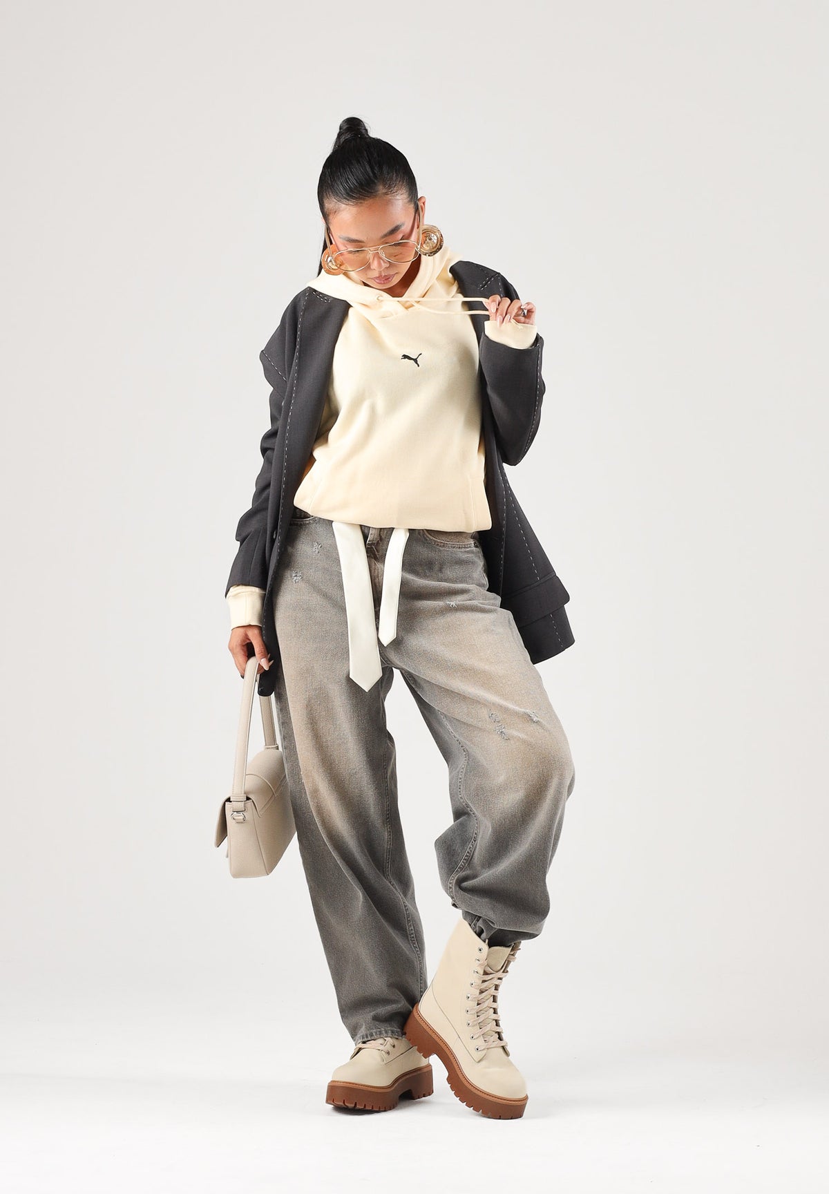 PUMA Felpa con cappuccio ESSENTIALS burro da donna con tasca a marsupio e taglio abbondante. 636672 88 PUMA 