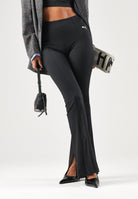 PUMA Leggings ESSENTIALS da donna con spacco frontale al fondo e tessuto a coste. 636674 01 PUMA 