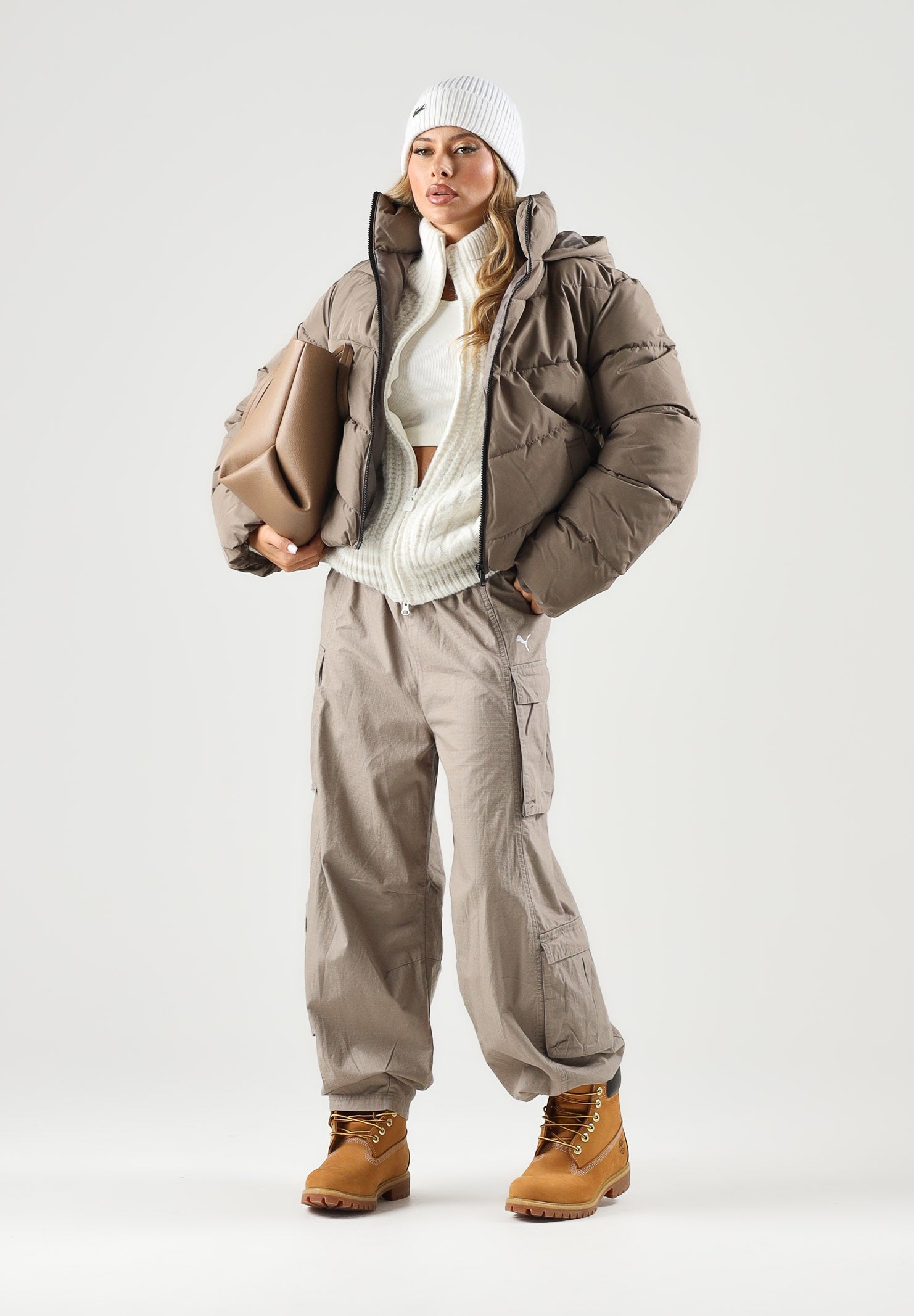 PUMA Pantaloni ESSENTIALS RELAXED CARGO  beige da donna con tasconi laterali e vita elasticizzata 636675 81 PUMA 