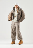 PUMA Pantalone ESSENTIALS RELAXED CARGO  beige da donna con tasconi laterali e vita elasticizzata 636675 81 PUMA 