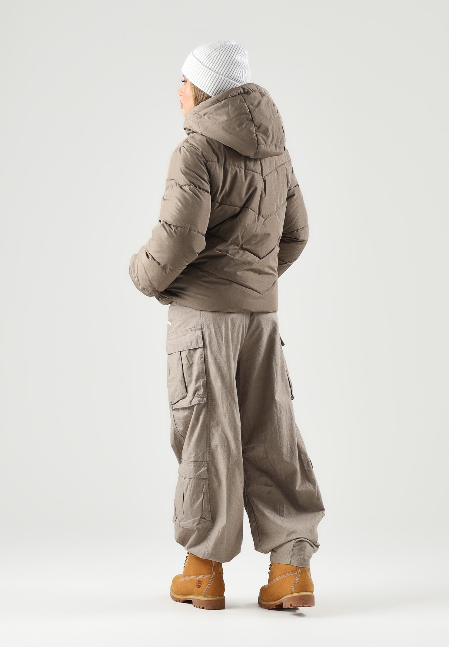 PUMA Pantaloni ESSENTIALS RELAXED CARGO  beige da donna con tasconi laterali e vita elasticizzata 636675 81 PUMA 