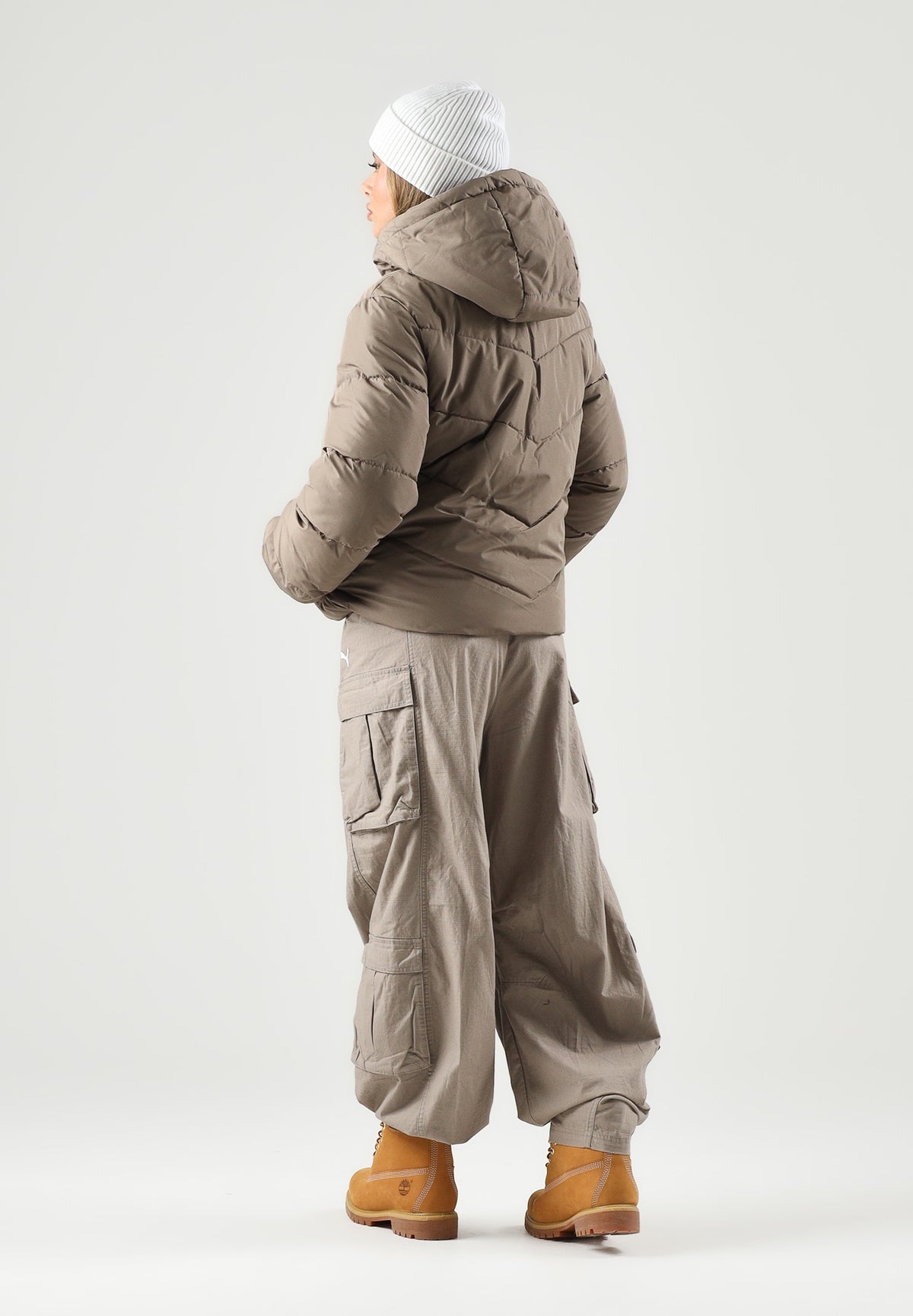 PUMA Pantalone ESSENTIALS RELAXED CARGO  beige da donna con tasconi laterali e vita elasticizzata 636675 81 PUMA 