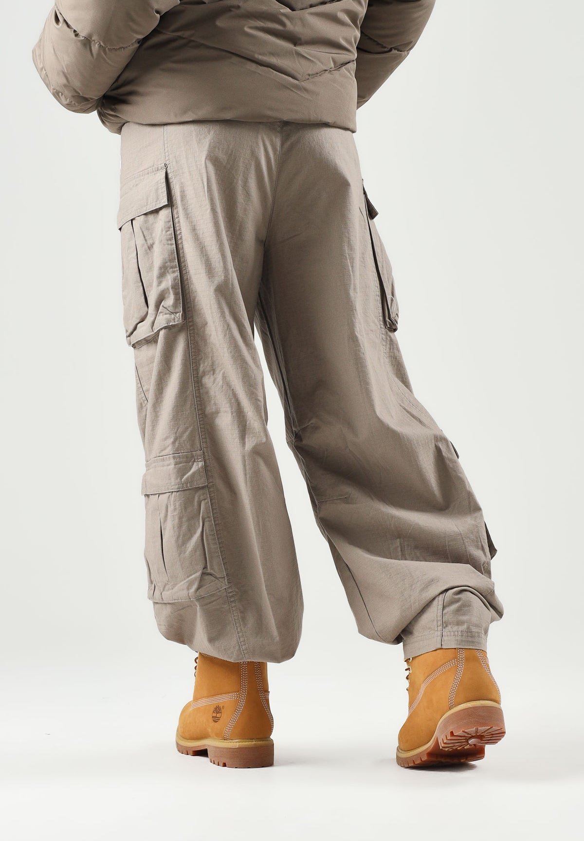 PUMA Pantalone ESSENTIALS RELAXED CARGO  beige da donna con tasconi laterali e vita elasticizzata 636675 81 PUMA 