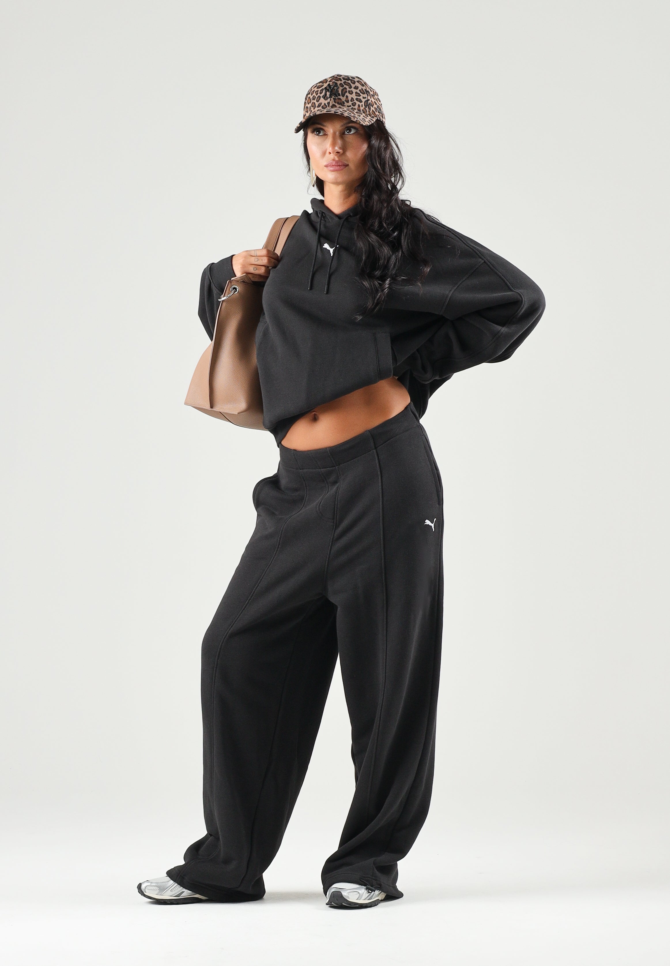 PUMA Pantaloni ESSENTIALS nero da donna con fondo aperto regolabile, cintola elasticizzata 636677 01 PUMA 